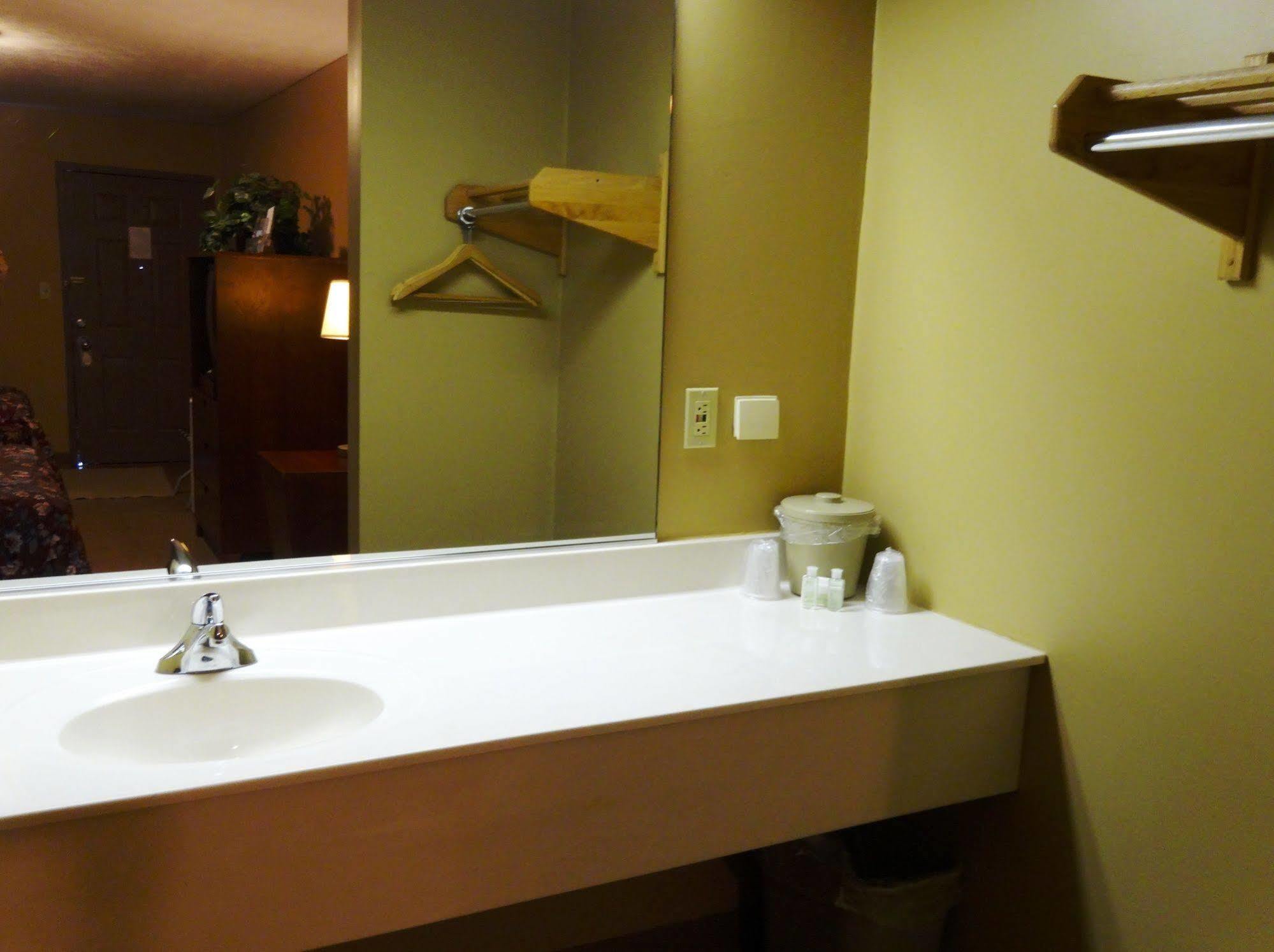 Pine View Resort Монтиселло Экстерьер фото